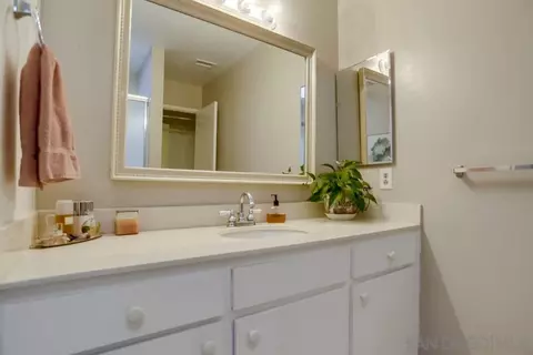 Bath - 1010 Turnstone Way, Oceanside, CA 92057 photo 3 of 4