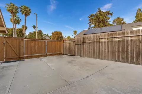 Exterior - 1745 Tamarack Ave, Carlsbad, CA 92008 photo 21 of 22