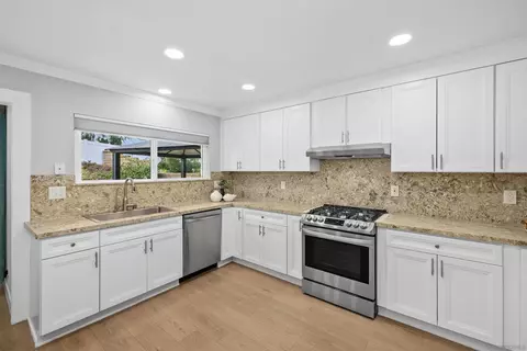 Kitchen - 12866 Summerfield Ln, Poway, CA 92064 photo 4 of 5