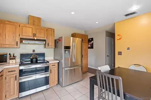 Kitchen - 1261 Sorrento Pl, Escondido, CA 92027 photo 2 of 3