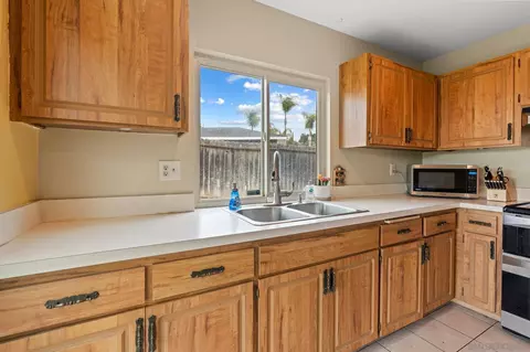Kitchen - 1261 Sorrento Pl, Escondido, CA 92027 photo 3 of 3