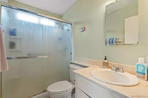Bath - 1261 Sorrento Pl, Escondido, CA 92027 photo 1 of 2