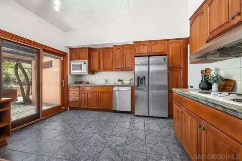 8402 Sugarman Dr, La Jolla, CA 92037 photo 7