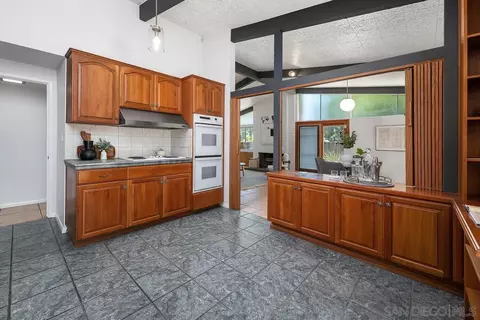 8402 Sugarman Dr, La Jolla, CA 92037 photo 9