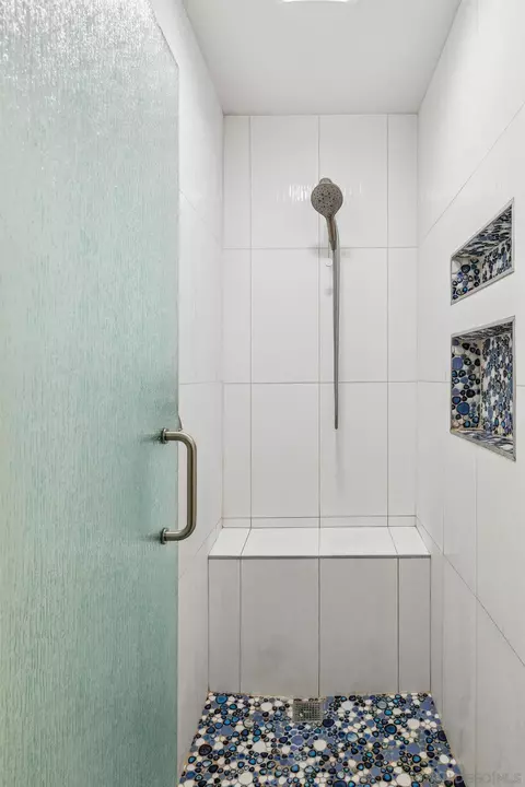 Bath - 1554 Traveld Way, Encinitas, CA 92024 photo 4 of 6