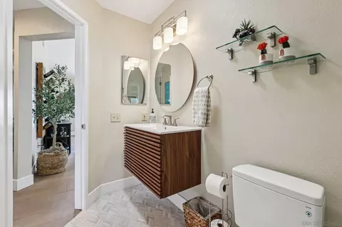 Bath - 1305 Eagle Gln, Escondido, CA 92029 photo 6 of 6