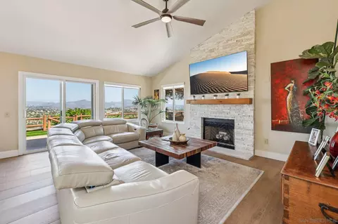 Living - 1305 Eagle Gln, Escondido, CA 92029 photo 2 of 3