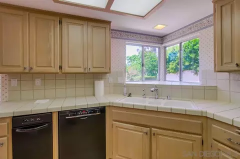 Kitchen - 14258 Arbolitos Dr, Poway, CA 92064 photo 3 of 6