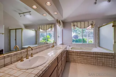 Bath - 14258 Arbolitos Dr, Poway, CA 92064 photo 3 of 9