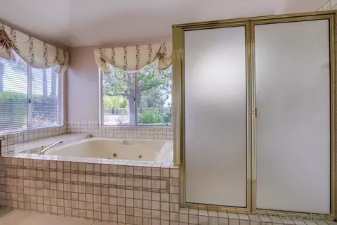 Bath - 14258 Arbolitos Dr, Poway, CA 92064 photo 4 of 9