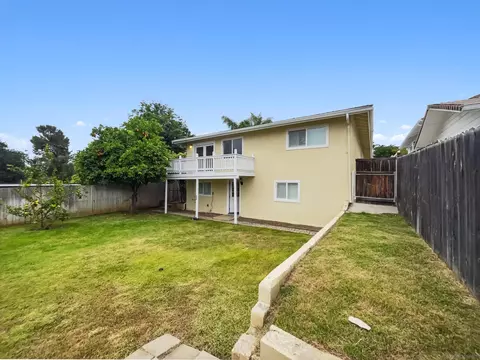 Exterior - 212 S Wisconsin St, Fallbrook, CA 92028 photo 2 of 4