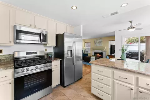 729 Mosaic Cir, Oceanside, CA 92057 photo 9