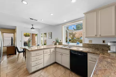 729 Mosaic Cir, Oceanside, CA 92057 photo 8