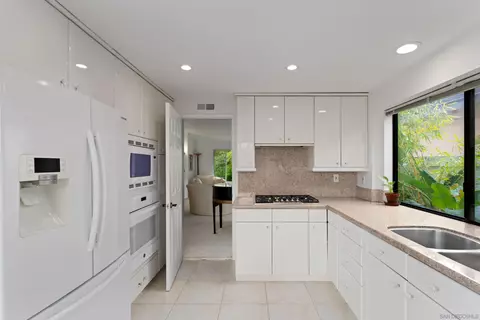 2748 Olympia Dr, Carlsbad, CA 92010 photo 17