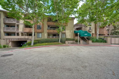 8860 Villa La Jolla Dr #202, La Jolla, CA 92037