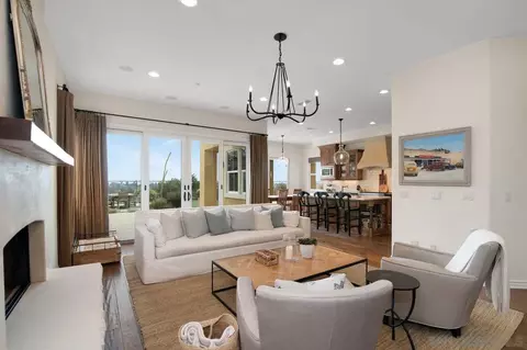 Living - 1460 Lauren Ct, Encinitas, CA 92024 photo 4 of 5