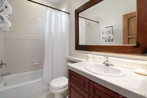Bath - 1460 Lauren Ct, Encinitas, CA 92024 photo 2 of 4