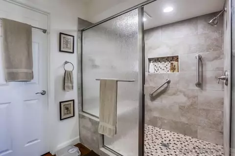 Bath - 3367 Malta Way, Oceanside, CA 92056 photo 2 of 5