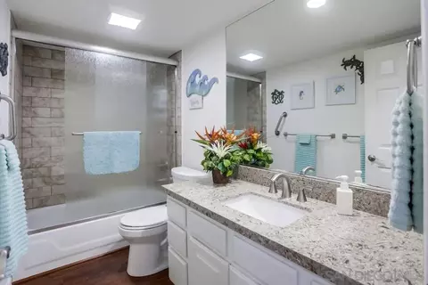 Bath - 3367 Malta Way, Oceanside, CA 92056 photo 5 of 5