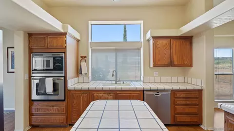 Kitchen - 2075 Boulder Oaks Rd, Potrero, CA 91963 photo 2 of 4
