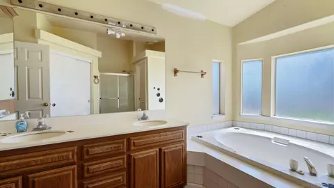 Bath - 2075 Boulder Oaks Rd, Potrero, CA 91963 photo 2 of 6