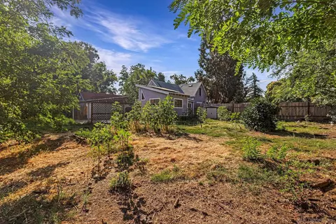 Exterior - 498 E 8th Ave, Chico, CA 95926 photo 15 of 19