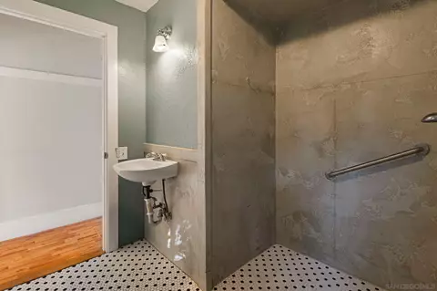 Bath - 498 E 8th Ave, Chico, CA 95926 photo 2 of 4