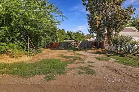 Exterior - 498 E 8th Ave, Chico, CA 95926 photo 4 of 19