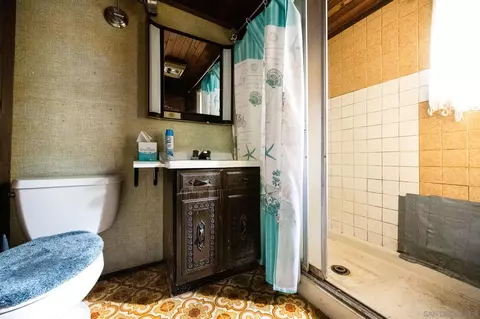 Bath - 890 Capri Rd, Encinitas, CA 92024 photo 1 of 1