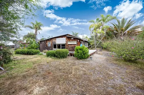 Exterior - 890 Capri Rd, Encinitas, CA 92024 photo 5 of 22