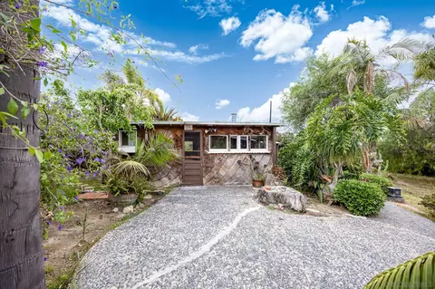 Exterior - 890 Capri Rd, Encinitas, CA 92024 photo 8 of 22
