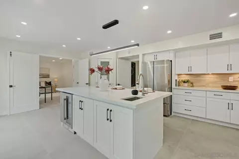 8206 Caminito Lacayo, La Jolla, CA 92037