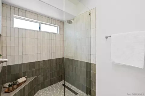 Bath - 12753 Aspen Ct, Poway, CA 92064 photo 8 of 10