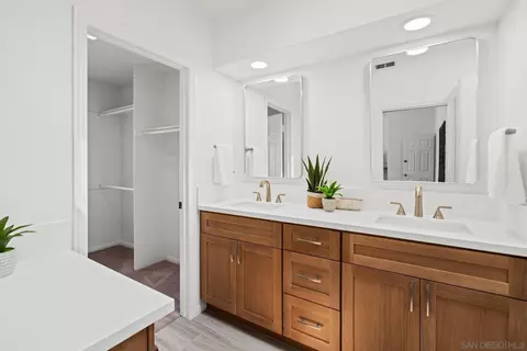 Bath - 12753 Aspen Ct, Poway, CA 92064 photo 7 of 10
