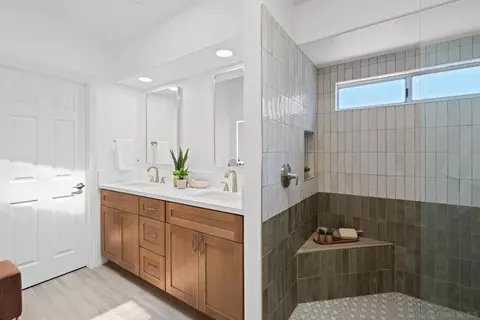 Bath - 12753 Aspen Ct, Poway, CA 92064 photo 1 of 10