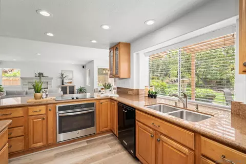 Kitchen - 12753 Aspen Ct, Poway, CA 92064 photo 4 of 6