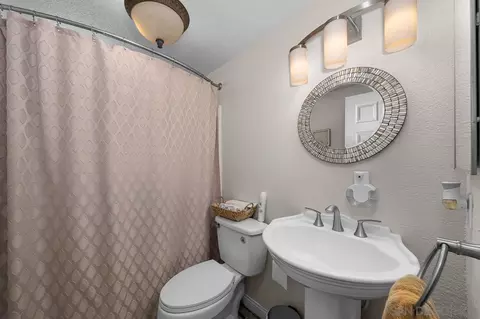 Bath - 1631 Applegate St, Chula Vista, CA 91913 photo 2 of 3