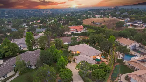 1411 Surrey Hts, Fallbrook, CA 92028 photo 2