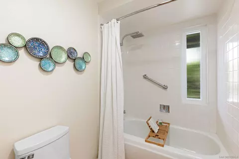 Bath - 5719 Caminito Norte, La Jolla, CA 92037 photo 4 of 5