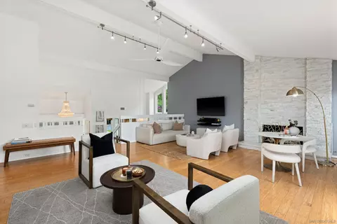 Living - 5719 Caminito Norte, La Jolla, CA 92037 photo 4 of 4