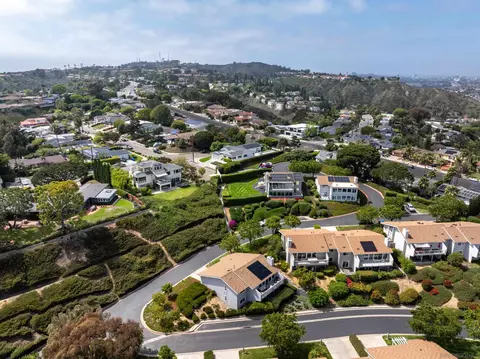 View/Area - 5719 Caminito Norte, La Jolla, CA 92037 photo 2 of 3
