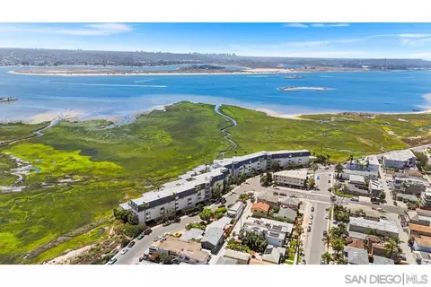4007 Crown Point Dr #V15, San Diego, CA 92109