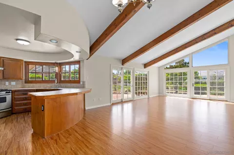 Living - 17119 Saint Andrews Dr, Poway, CA 92064 photo 5 of 9