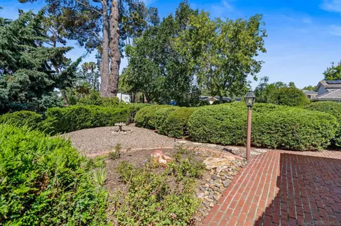 Exterior - 17119 Saint Andrews Dr, Poway, CA 92064 photo 2 of 17