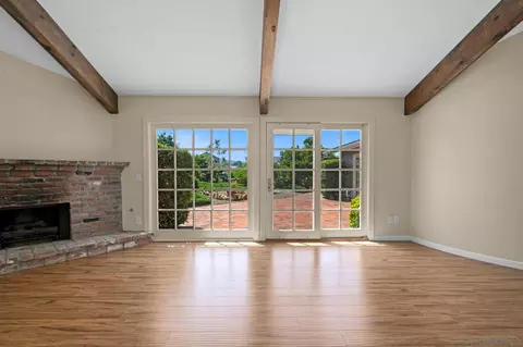 Living - 17119 Saint Andrews Dr, Poway, CA 92064 photo 3 of 9