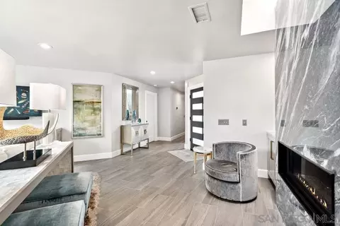 Entry Way - 12 Mardi Gras Rd, Coronado, CA 92118 photo 3 of 7