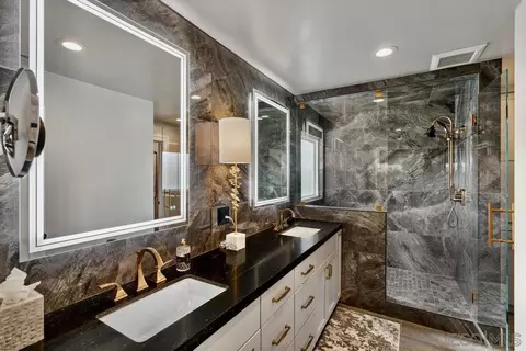 Bath - 12 Mardi Gras Rd, Coronado, CA 92118 photo 1 of 8