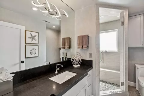 Bath - 12 Mardi Gras Rd, Coronado, CA 92118 photo 4 of 8