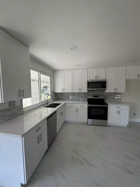 31245 Palimo Dr, Escondido, CA 92026 photo 2