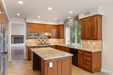 Kitchen - 16697 Feldspar, Ramona, CA 92065 photo 2 of 4
